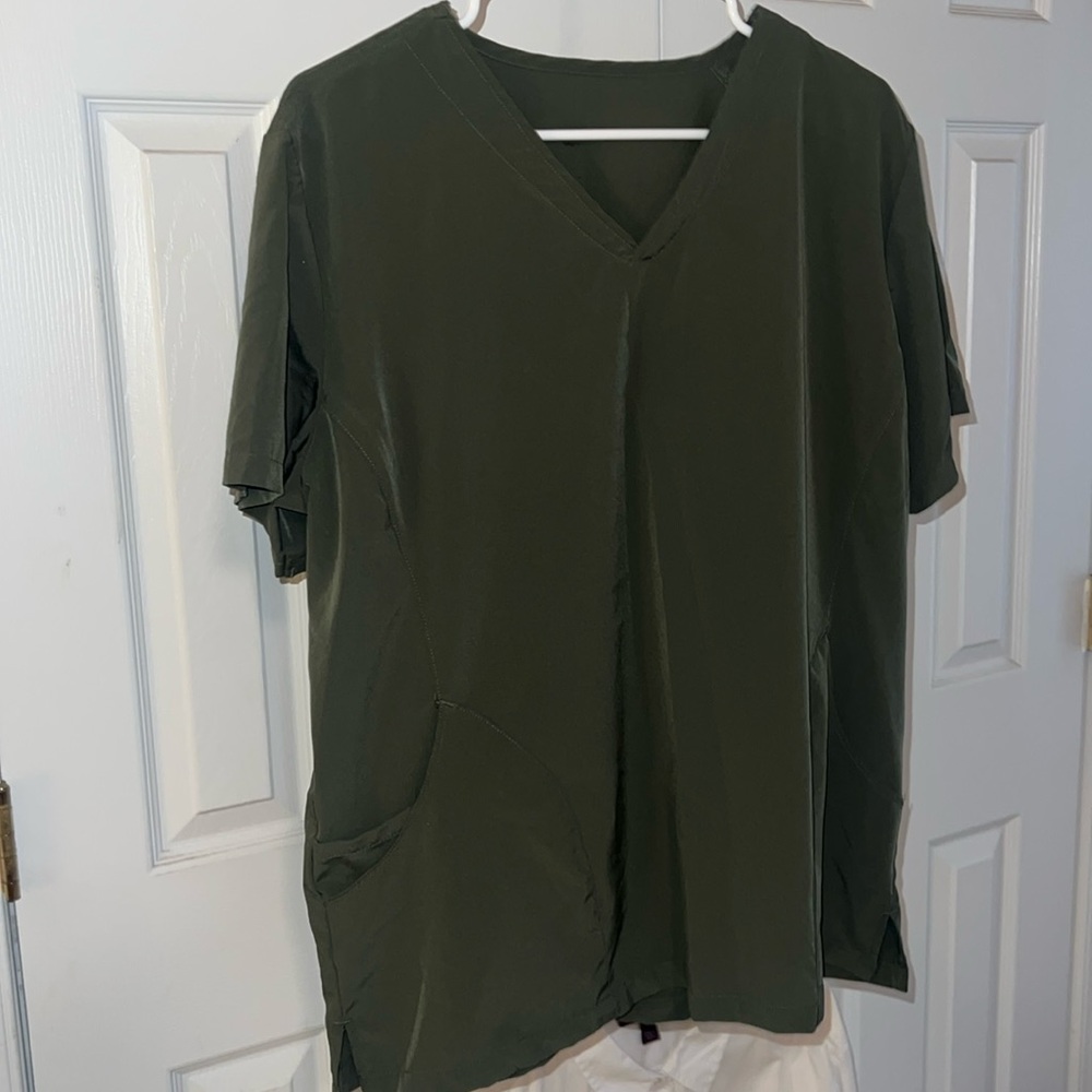 Olive scrub top. Size xl/2x
